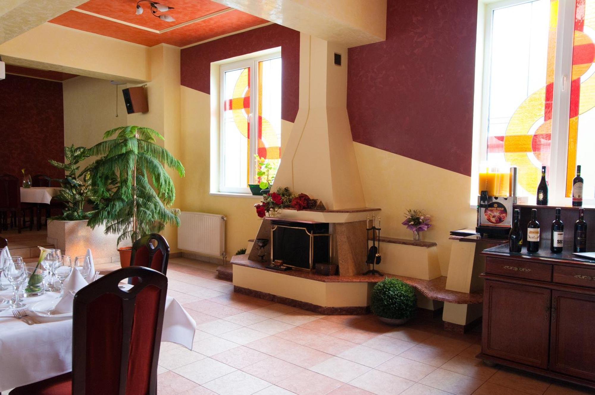 Hotel Melody Nagyvárad Kültér fotó