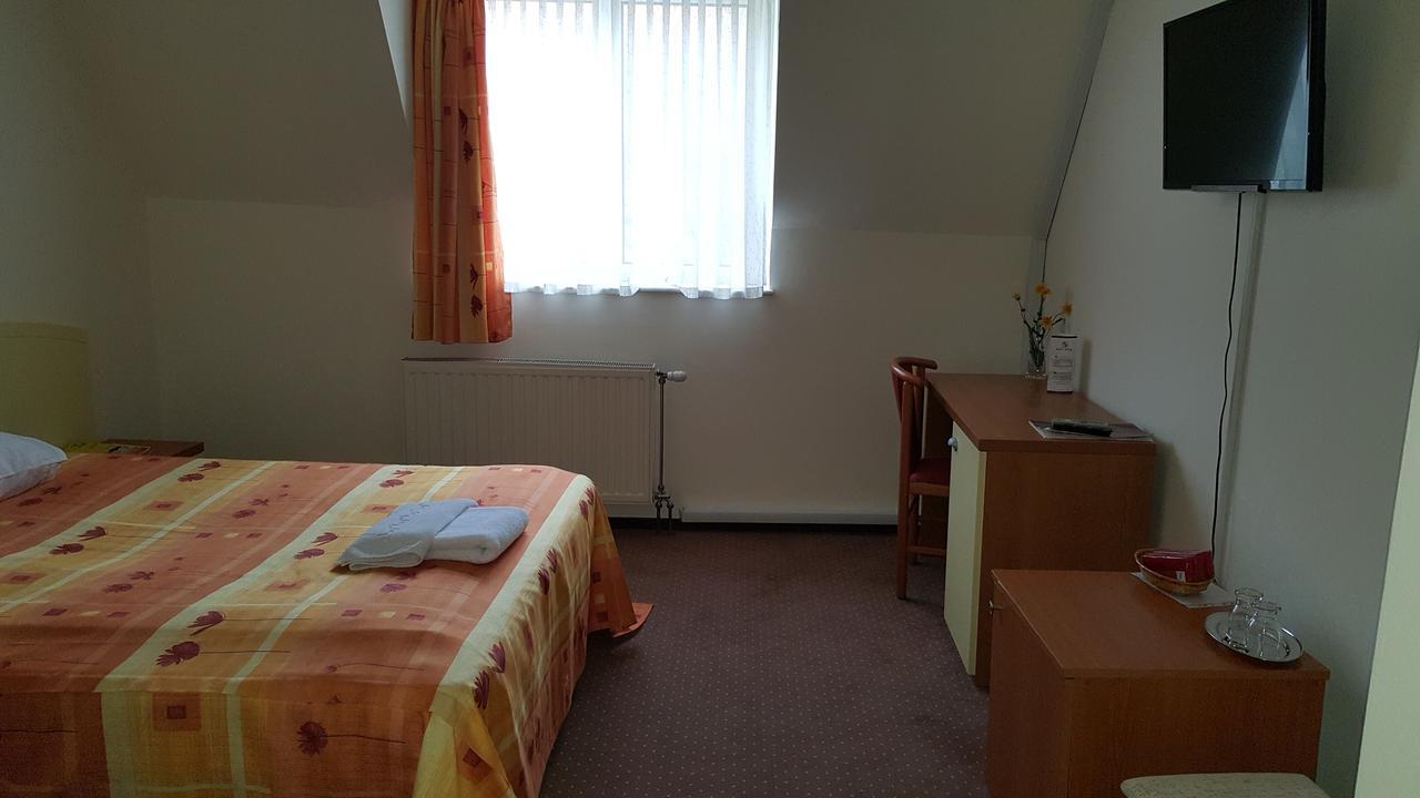 Hotel Melody Nagyvárad Kültér fotó