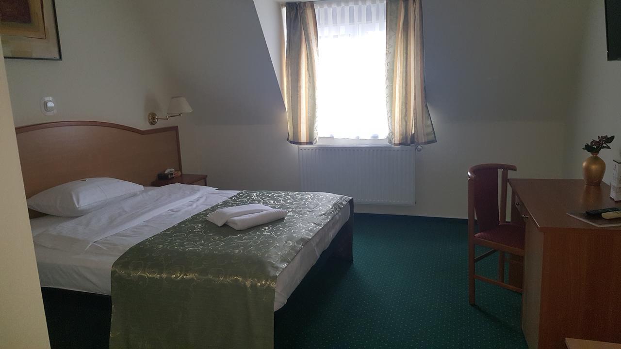 Hotel Melody Nagyvárad Kültér fotó