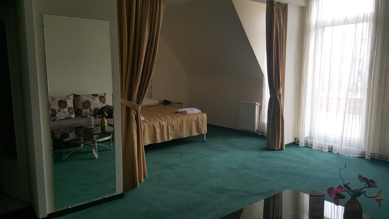 Hotel Melody Nagyvárad Kültér fotó