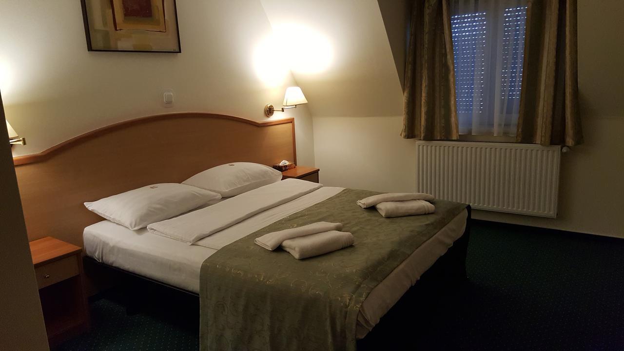 Hotel Melody Nagyvárad Kültér fotó